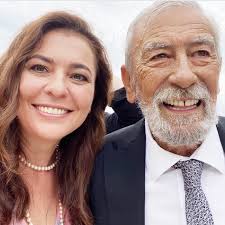 May 30, 2021 · вахтанг кикабидзе и ирина кебадзе вырастили удочеренную певцом дочь супруги от первого брака марину сагарадзе (актриса, 64 года) и общего сына константина (владелец пекарни в торонто, 53 года). Schaste S Takim Muzhchinoj Vahtang Kikabidze Poyavilsya Na Semkah Svatov 7
