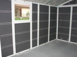 ancrage et plancher en dalles pvc des finitions soignees pour l abri de jardin resine blog conseil abri jardin garage carport bons plans abri de jardin pvc abri