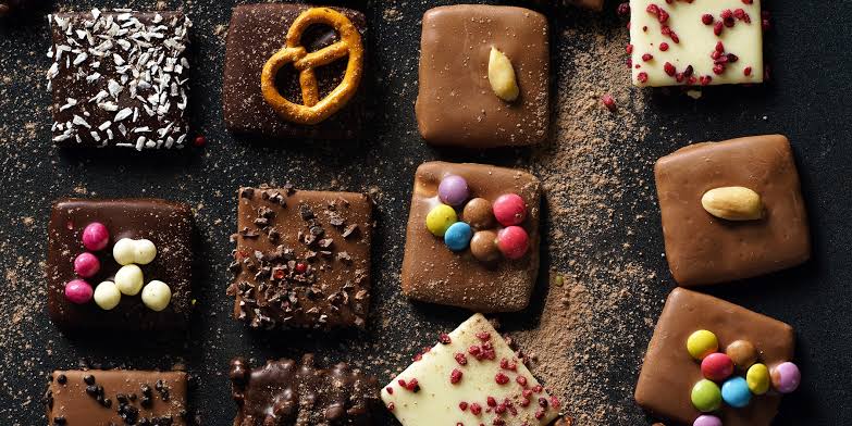 ILUSTRASI permen dan camilan