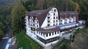 Hotel valea cu pesti 4**** situat pe malul lacului vidraru, în arefu, oferă o vedere panoramică a lacului şi munţilor făgăraş. Complex Turistic Valea Cu Pesti Lacul Vidraru Contact Direct