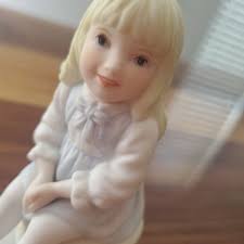 Adorable Vintage Frances Hook figurine