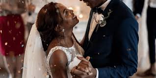 Eröffnungstanz hochzeit lieder hochzeit fotos hochzeit goldene hochzeit hochzeitstag langsamer walzer lieder langsamer walzer den passenden langsamen walzer zu finden, ist eine wahre herausforderung. Der Eroffnungstanz Des Brautpaares Hochzeits Manufaktur