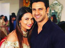 Divyanka tripathi is one of the most popular actresses of the television industry. Watch Divyanka Tripathi Goofs Up Post Diwali Party Husband Vivek Dahiya Comes To Her Rescue Times Of India