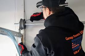 Precision garage door of atlanta has received 249 reviews, averaging 4.93 stars: Garage Doors Usa Garage Door Repair In Woodstock Il