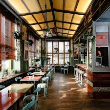 Das House Of Small Wonder In Berlin Ist Ein Ableger Des Gleichnamigen Cafes In New York Ein Gemutlicher Ort Mit Kaffee Tee Berlin Cafe Wintergarten Berlin