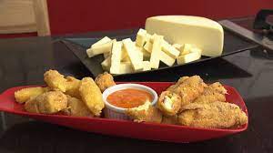 Para Preparar O Tira Gosto Chef Renato Lobato Usa Queijo Canastra Meia Cura Em Receitas Receitas Com Queijo Queijo