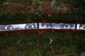 This Is Street Artist Jr S Work He Is Amazing In This Image You Are Looking Down At A Train Going Through Kenya Street Art Street Artists Big Art