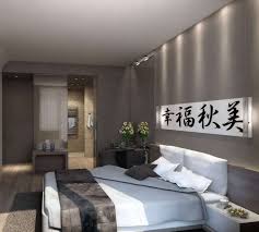 اللوحات في غرفة النوم فوق السرير