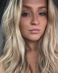 Amanda James's Instagram, Twitter & Facebook