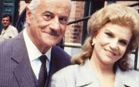 Para celebrar o momento, a atriz segue em cartaz pelo país com a peça azul resplendor. Trinta E Tres Anos Depois Um Terco Do Elenco De Sassaricando Ja Morreu Noticias Da Tv