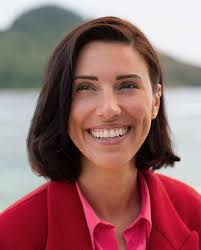 Iris Kendall Age: 25 Hometown: Los Angeles, California Are you rooting for  Iris? #loveisland #loveislandusa #peacock