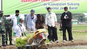 Kementerian kelautan dan perikanan (disingkat kkp) adalah kementerian dalam pemerintah indonesia yang membidangi urusan kelautan dan perikanan.kementerian kelautan dan perikanan dipimpin oleh seorang menteri kelautan dan perikanan (mkp) yang pertama kali dijabat oleh sarwono kusumaatmadja dan sejak 23 desember 2020 dijabat oleh sakti wahyu trenggono Luar Biasa Syahrul Yasin Limpo Kementerian Pertanian Ri Sekarang Garap Hulu Hilir Sektor Pertanian Tribun Timur