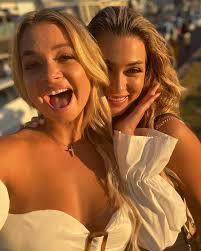 The typical love island journey paragraph, here goes 🤍🏝 : This was one of  the most craziest things I've ever experienced, my journey in the villa  started off rocky I'm not gonna