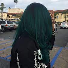 As Being The 1970s Women Have Worn Their Hair In A Multitude Of Fairly Natural Styles While In The 1980s Women Pull Dark Green Hair Dyed Hair Aesthetic Hair