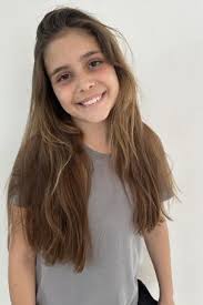 showthumb.aspx?maxsize=453&img=/11103/Venessa_Ilazovski19jun2401.jpeg&fit_to=height