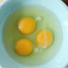 This should be masked with a few drops of bitters dropped onto the drink's foamy head, expressing citrus zest oils (twist) over the drink or by dusting with chocolate, nutmeg or cinnamon. What S That Stringy White Thing In Raw Eggs White Thing Eggs Cooking Tips