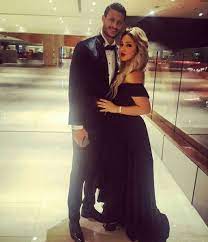 من أتى حائضاً أو امرأة في دبرها أو كاهناً ‏فصدقه، فقد برئ مما أنزل على محمد صلى الله عليه وسلم. Ù‚ØµØ© ØµÙˆØ± Ù…Ø­Ù…Ø¯ Ø§Ù„Ø´Ù†Ø§ÙˆÙŠ Ø­Ø§Ø±Ø³ Ù…Ø±Ù…Ù‰ Ø¨Ù†ØµÙ ÙØ±ÙŠÙ‚