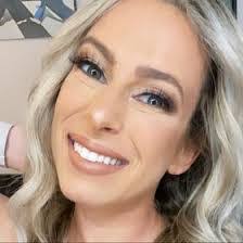 Lori Buckland's Instagram, Twitter & Facebook