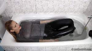 Cynthia taking a bath in nylons. Wetlook Porn Videos Popular Videos Redporn Tv