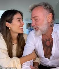 The clip reached massive levels of popularity, only for the billionaire to delete hours after posting it. Gianluca Vacchi Vater Zu Werden Mit Sharon Fonseca Aktuelle Boulevard Nachrichten Und Fotogalerien Zu Stars Sternchen