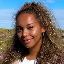 Nora Oakley's Instagram, Twitter & Facebook