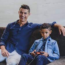 He first became father on on 17 june 2010 when his son, cristiano jr., was born via surrogacy. Zsoajue3xal8um