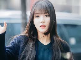 Straight hair, slightly curled ends or waved fashion on hairstyles changes with time, but some of them become classics and remain unchanged. 5 K Pop Idols Who Pulled Off Japanese Royalty S Hime Cut Hairstyle Kpopmap Kpop Kdrama And Trend Stories Coverage