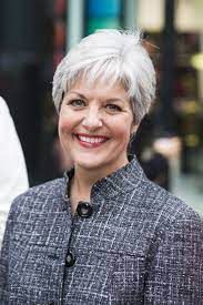 Pin On Short Grey Hair Silver Hair Grijs Haar Cheveux Gris Graue Haare Sedye Volosy Canas