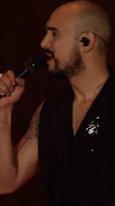 Dream On» es una canción interpretada por Aerosmith. Fue el primer sencillo  de su álbum debut Aerosmith.[1]​ La canción fue escrita por el vocalista  Steven Tyler en 1965, cuando tenía 17 años