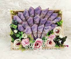 Mas kahwin atau dipanggil mahar adalah pemberian wajib si pengantin lelaki kepada pengantin perempuan ketika berlangsungnya majlis akad nikah. Gubahan Mas Kahwin Rm2000 Thank Lyn Hantaran Creation Facebook