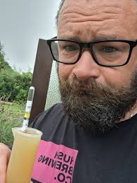 Well this is a very slow fermentation. Temp is set so nice and warm in the  garage but in the excitement to use the new kit I forgot the fundamentals  about how