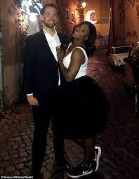 Serena Williams Gave Her Fans A Glimpse At Her Massive Engagement Ring From Reddit Co Founder Alexi Serena Williams Venus And Serena Williams Celebrity Couples