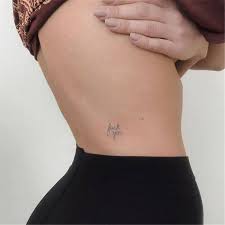 Meaningful Words And Numbers Tattoo Designs You Would Love To Try Words Tattoo Words Tatto Tatuajes Delicados Femeninos Tatuajes Discretos Tatuajes Delicados