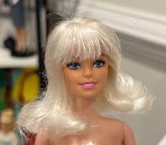 I restored this lovely Twist and Turn Barbie. She came to me with a very  short haircut. So I rerooted her. She's all pretty again. 😍