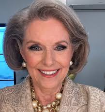 This is what it was like when I was driving to Sunset, Gower Studios for my  5 AM call time!!!! it's so exciting to drive onto a lot where many  television shows