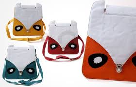 Berikut adalah gambar tas yang unik dipakai untuk mengantongi barang belanjaan anda, gambar tas tersebut sangat unik karena terdapat suatu karya seni yang keren untuk lebih jelasnya silahkan lihat gambar tersebut di bawah ini. Pin On Bags