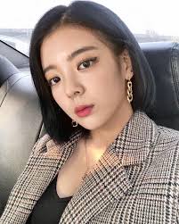 sns itzy official instagram update with #lia ngày cuối tuần của mọi người tốt chứ ? Here S What Itzy Would Look Like With Short Hair Koreaboo
