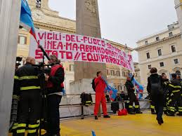 La prima proposta di matrimonio realizzata con un flash mob a piazza roma a benevento da vincezo per luana. Www Labtv Net Wp Content Uploads 2019 11 92d509
