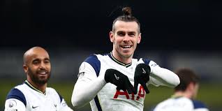 After wales secured their qualification for next summer's european championships, ryan giggs' side decided to celebrate whilst holding a hilarious flag that could land gareth bale in some trouble with real madrid. Nach Tottenham Leihe Lustlos Kicker Bale Droht Real Madrid Mit Ruckkehr Hamburger Morgenpost