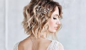 Un'acconciatura fai da te per capelli medi e lunghi che prende. Acconciature Sposa Naturalmente Capelli Parrucchieri