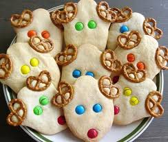 There are no holidays without delicious meals typical of this or that country. Christmas Crafts For Kids Christmas Cookies Decorated Christmas Treats Christmas Food
