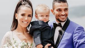 Manon marsault (reality star) was born on the 4th of march, 1989. Manon Et Julien Tanti Lmac Fetent Leur Premier Anniversaire De Mariage Tiago Gache La Surprise