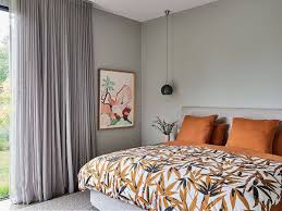 Imagine charcoal lower walls segueing to pewter upper walls, with both hues highlighted by pale dove gray woodwork. Ayhtpmc3xvjqum