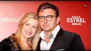 Hans sigl completed his training as an actor, singer and dancer at the tiroler landestheater in innsbruck , where he was a member of the ensemble from 1993 to 1999. Hans Sigl Privat Dieser Frau Hat Der Bergdoktor Sein Herz Geschenkt News De