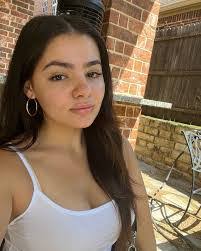 Shanna Goodwin's Instagram, Twitter & Facebook