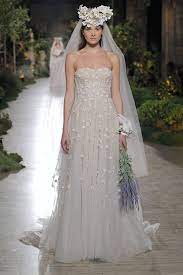 Reem acra, verkörpern aos designs globalen glamour, indem frauen ihre angeborene sinn für mode, im europäischen stil und verständnis dessen, was schön aussieht und sich anfühlt. Brautkleider Von Reem Acra 2019 Eine Kollektion Fur Romantiker Hochzeitskleid Elegant Kleid Hochzeit Brautkleid