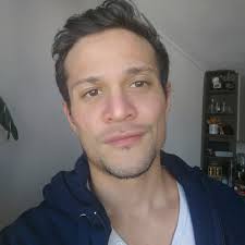 No arrendar a: Reny José Abreu Torrealba y Rony José Abreu Torrealba Son  dos hermanos gemelos, de nacionalidad Venezolanos, pésimos arrendatarios.  Le arrendé un departamento en Santo Domingo 1161 entregaron el inmueble