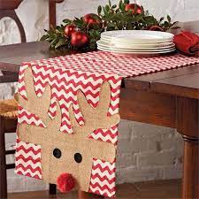 Présentation d'une table de noél dans les tons argenté et rougepixabay. A Decouvrir Vite La Decoration De Noel A Faire Soi Meme La Plus Originale Decoration Noel Tissu De Noel Nappe De Noel