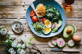 Here are two example daily menus that provide at least 30 grams of fiber per day (the recommended daily amount for most adults). Delicious 7 Day High Fiber Meal Plan To Help You Lose Weight