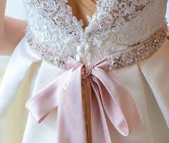 Check out our kleidung pimpen selection for the very best in unique or custom, handmade pieces from our shops. Schlichte Brautkleider 10 Tipps Fur Einen Strahlenden Auftritt